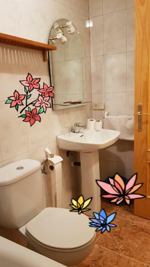 אל אספינאר Hostal Plaza מראה חיצוני תמונה