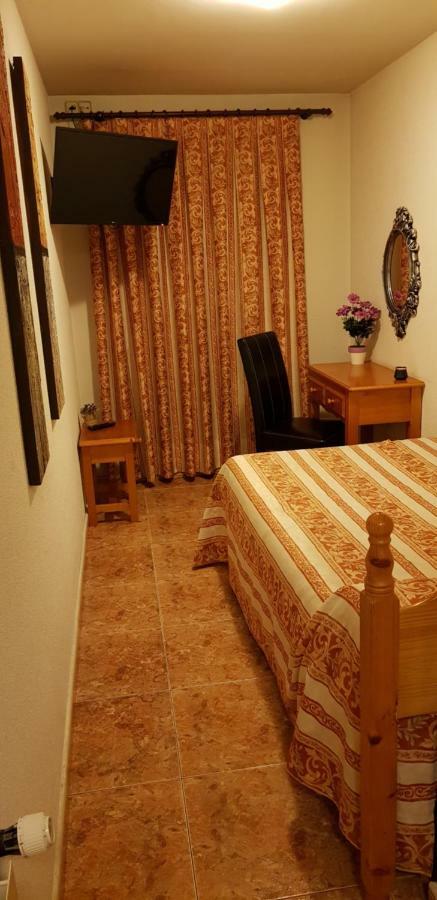 אל אספינאר Hostal Plaza מראה חיצוני תמונה