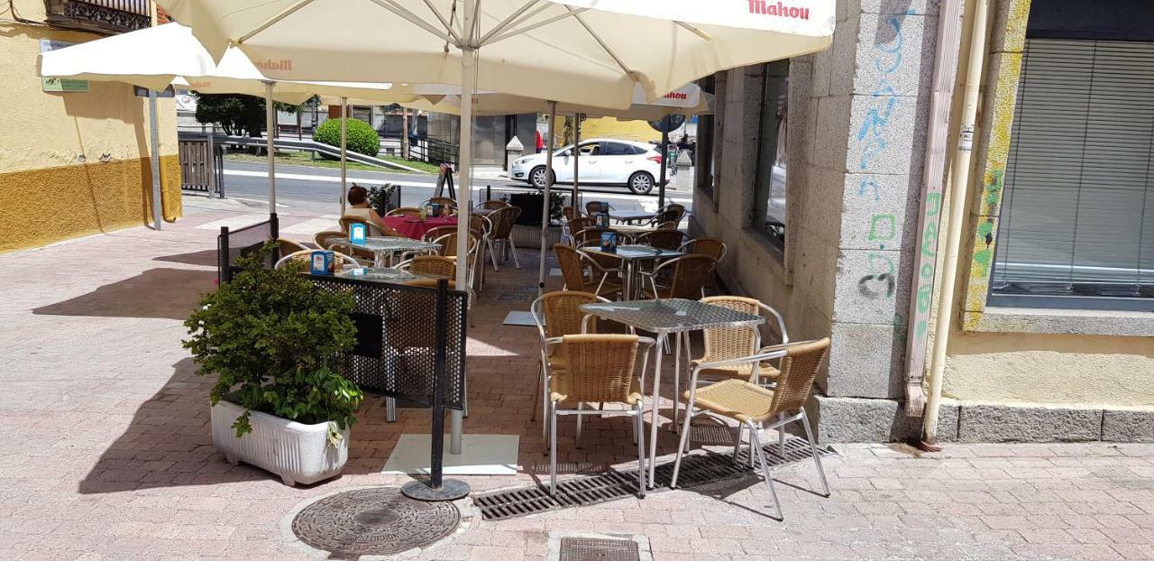 אל אספינאר Hostal Plaza מראה חיצוני תמונה