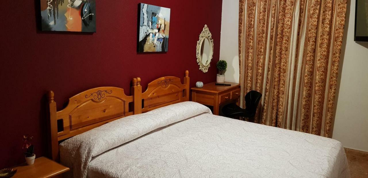 אל אספינאר Hostal Plaza מראה חיצוני תמונה